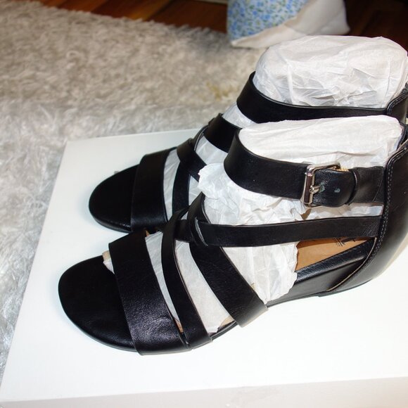 Sofft Women's Ankle Strap Gladiator Buckle Sandals Black Leather - Picture 4 of 9